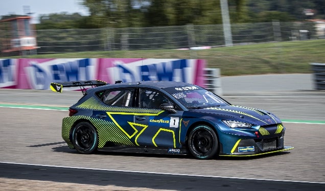blue-cupra-tcr-racetrack-636x374-web.jpg